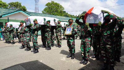 Panglima TNI Laksamana Yudo Margono mengatakan tiga prajurit tewas selama proses operasi pembebasan pilot Susi Air Kapten Philip Mark Mehrtens yang disandera KKB di Nduga, Papua, sejak Februari lalu. Ilustrasi (ANTARA FOTO/OLHA MULALINDA)