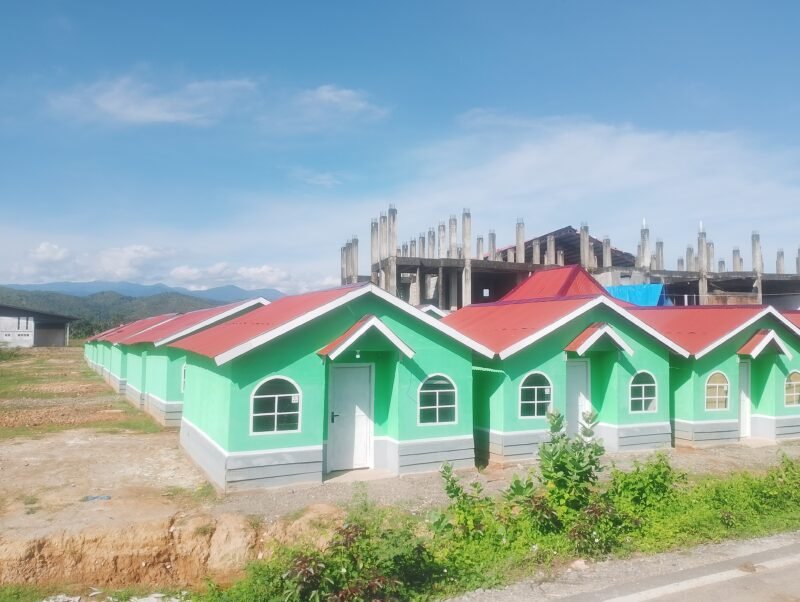 Rumah hunian sementara bantuan Dompet dhuafa untuk Korban banjir Pidie Jaya , Depan kantor pengadilan Negeri, Komplek perkantoran Cot Trieng, Meureudu, 20/4/2026. Foto / Muhammad Rissan 