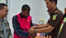 Kejasaan Negeri Pidie Jaya menahan tersangka kasus dugaan korupsi Dana Desa. Foto/ist