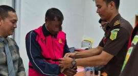 Kejasaan Negeri Pidie Jaya menahan tersangka kasus dugaan korupsi Dana Desa. Foto/ist