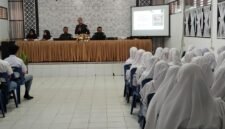 Siswa MAN 2 Bireuen mengikuti pendidikan politik yang disampaikan Ketua Panwaslih Bireuen, Senin, 20 April 2026. Foto : Ist