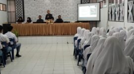 Siswa MAN 2 Bireuen mengikuti pendidikan politik yang disampaikan Ketua Panwaslih Bireuen, Senin, 20 April 2026. Foto : Ist