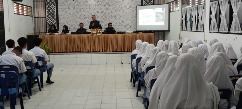 Siswa MAN 2 Bireuen mengikuti pendidikan politik yang disampaikan Ketua Panwaslih Bireuen, Senin, 20 April 2026. Foto : Ist