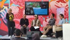 Annisa Rahmawati, Senior Wildlife Campaigner Geopix, saat memberikan pemaparan pada gelar wicara Pesta Media yang digelar bersama AJI Jakarta, Minggu,12 April 2026. Foto : Ist