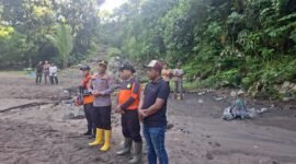 Tim SAR Pidie bersama TNI/Polri dan masyarakat melakukan pencarian korban, Minggu, 26 April 2026. Foto : Ist