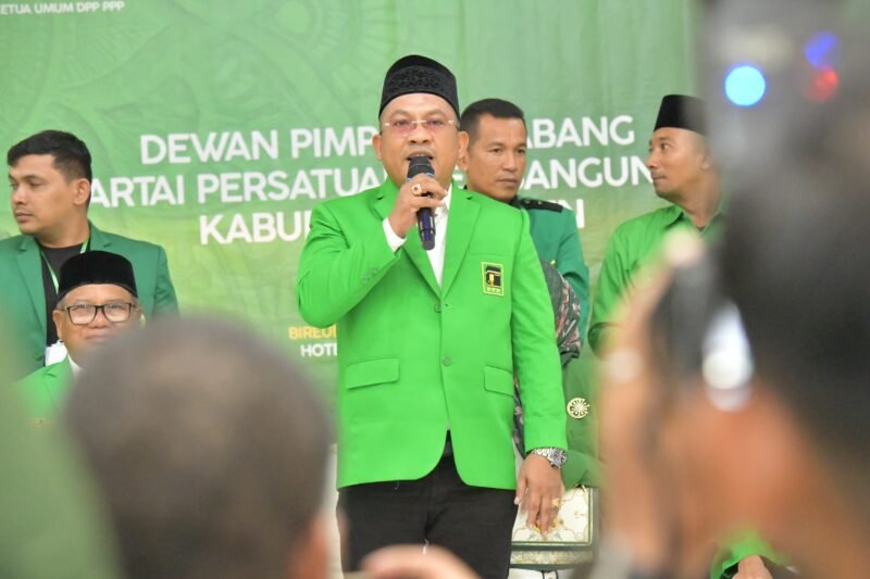 Edi Saputra, Ketua PPP Bireuen terpilih saat menyampaikan orasi politik singkat, Selasa, 28 April 2026, malam.