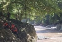 Proses pencarian korban oleh petugas SAR Pidie. Foto : Ist