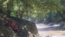 Proses pencarian korban oleh petugas SAR Pidie. Foto : Ist