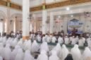 Calon Jama’ah Haji (CJH) Pidie Jaya mengikuti acara Peusijuk dan Pelepasan yang digelar di Mesjid Agung Tgk. Chiek Pante Geulima, Meureudu, Senin, 4 Mei 2026. Foto : Ist