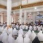 Calon Jama’ah Haji (CJH) Pidie Jaya mengikuti acara Peusijuk dan Pelepasan yang digelar di Mesjid Agung Tgk. Chiek Pante Geulima, Meureudu, Senin, 4 Mei 2026. Foto : Ist
