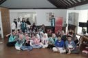 Momen hangat antara relawan, anak-anak pejuang kanker, serta orang tua dalam Voluntara Lite. Foto : Dok Yayasan IBM