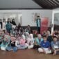 Momen hangat antara relawan, anak-anak pejuang kanker, serta orang tua dalam Voluntara Lite. Foto : Dok Yayasan IBM
