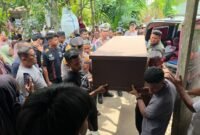 Penyerahan jenazah Zulkifli kepada keluarga di Gampong Pulo Gapu, Kecamatan Bandar Dua, Pidie Jaya, Senin, 18 Mei 2026. Foto : Ist