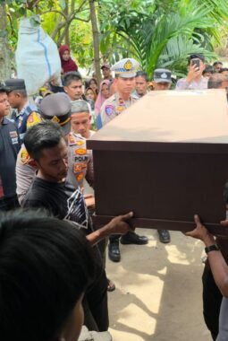 Polres Pidie Jaya Sambut Jenazah Korban Kecelakaan di Palembang