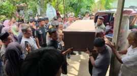 Penyerahan jenazah Zulkifli kepada keluarga di Gampong Pulo Gapu, Kecamatan Bandar Dua, Pidie Jaya, Senin, 18 Mei 2026. Foto : Ist