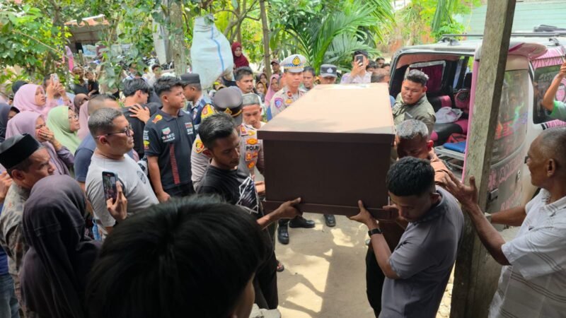 Penyerahan jenazah Zulkifli kepada keluarga di Gampong Pulo Gapu, Kecamatan Bandar Dua, Pidie Jaya, Senin, 18 Mei 2026. Foto : Ist