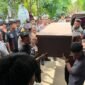 Penyerahan jenazah Zulkifli kepada keluarga di Gampong Pulo Gapu, Kecamatan Bandar Dua, Pidie Jaya, Senin, 18 Mei 2026. Foto : Ist