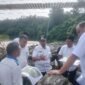 Bupati Pidie Jaya, Syibral Malasyi, saat meninjau Water Intake dan WTP PDAM Tirta Mon Krueng Meureudu. Foto : Ist