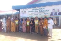 Bupati Pidie Jaya, Tgk. H. Sibral Malasyi saat mengunjungi gerakan pangan murah di halaman Kantor Camat Meureudu, Senin, 25 Mei 2026. Foto : Ist