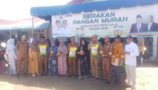 Bupati Pidie Jaya, Tgk. H. Sibral Malasyi saat mengunjungi gerakan pangan murah di halaman Kantor Camat Meureudu, Senin, 25 Mei 2026. Foto : Ist