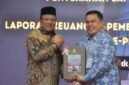 Bupati Bireuen, Ir. Mukhlis, ST., saat menerima LHP BPK atas LKPD Bireuen Tahun Anggaran 2025 dari Kepala BPK Perwakilan Aceh, Andri Yogama. Foto : Ist