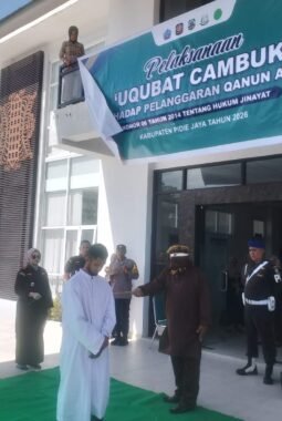 Terbukti Main Slot, Kejaksaan Pidie Jaya Cambuk Seorang Warga Meureudu   
