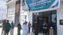 Kejaksaan Pidie Jaya mengeksekusi uqubat cambuk terdakwa jarimah maisir, Kamis, 4 Juni 2026, di halaman Kantor Kejaksaan setempat. Foto : Ist
