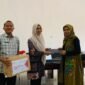 Kabag Organisasi Setdakab Pidie Jaya, Juli Fitriani, S.STP, M.Si, bersama Kabag Hukum, Rahmat Rizal, S.H., MH, menerima hibah bantuan Barang Milik Negara di KemenPAN-RB. Foto : Ist