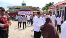 Bupati Pidie Jaya, Sibral Malasyi saat melaksanakan monitoring Pilchiksung, Rabu, 24 Juni 2026. Foto : Ist